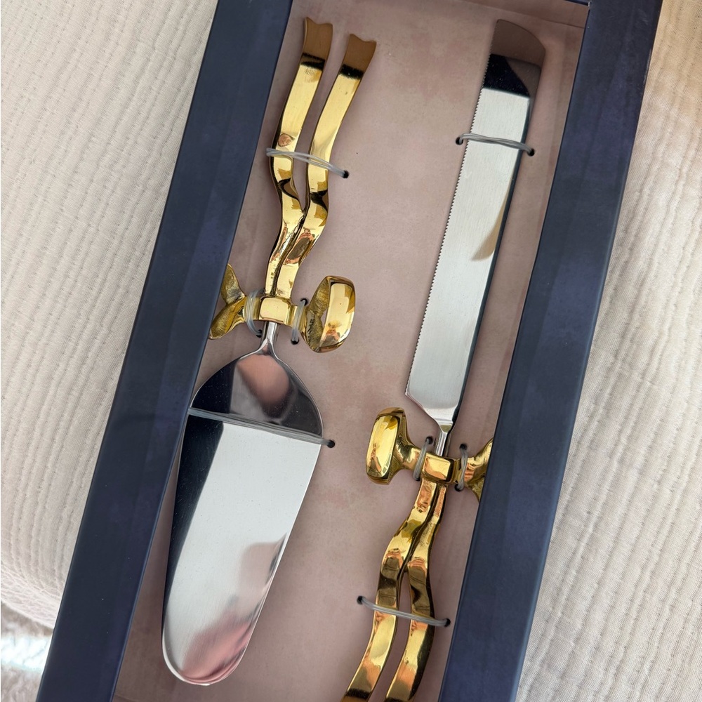 Gold and Silver Cake Serving Set